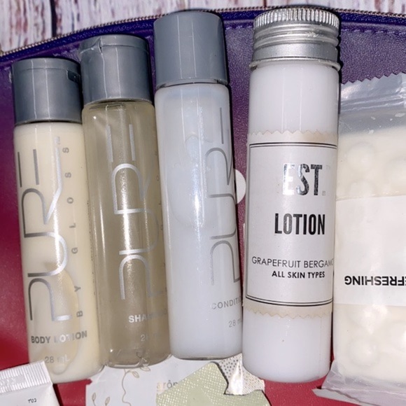 Travel bag with toiletries - Picture 4 of 8